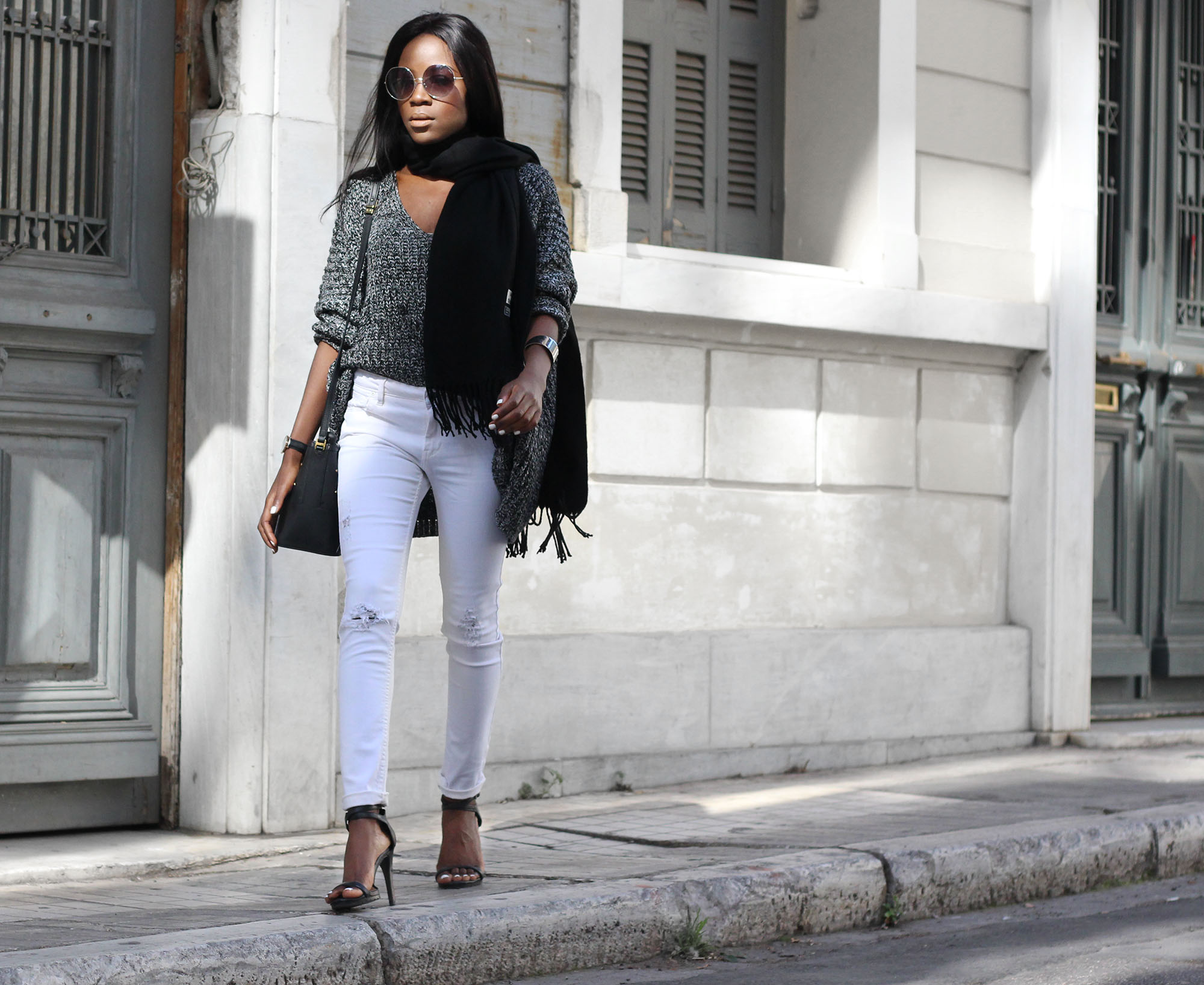 how-to-wear-white-jeans-in-colder-weather