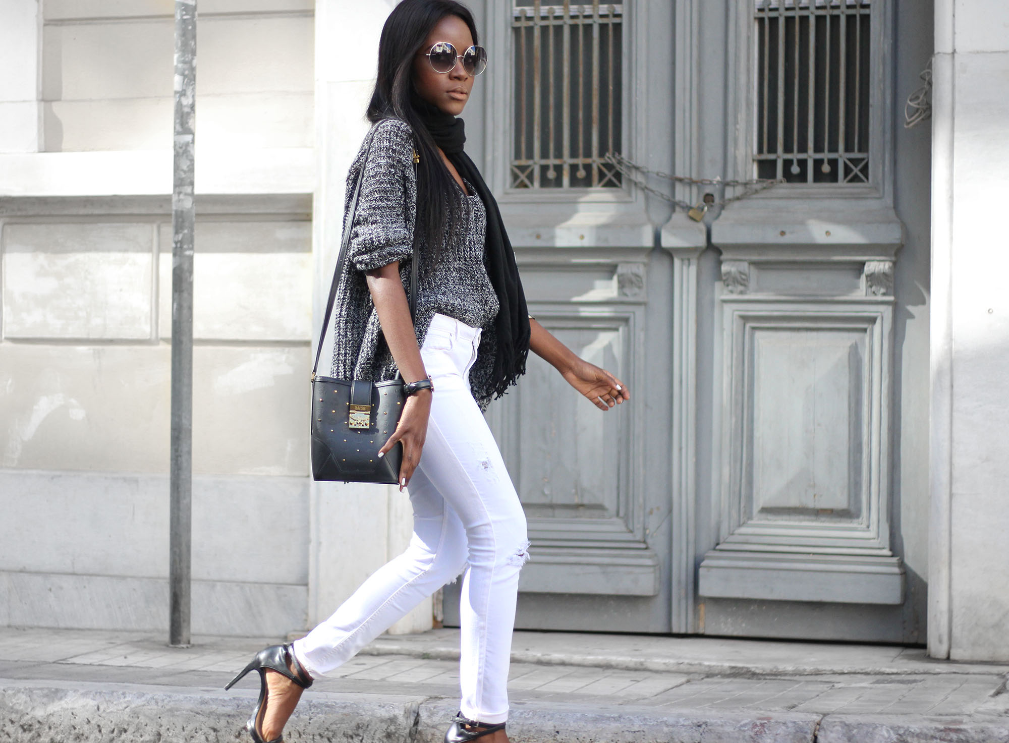how-to-wear-white-jeans-in-colder-weather